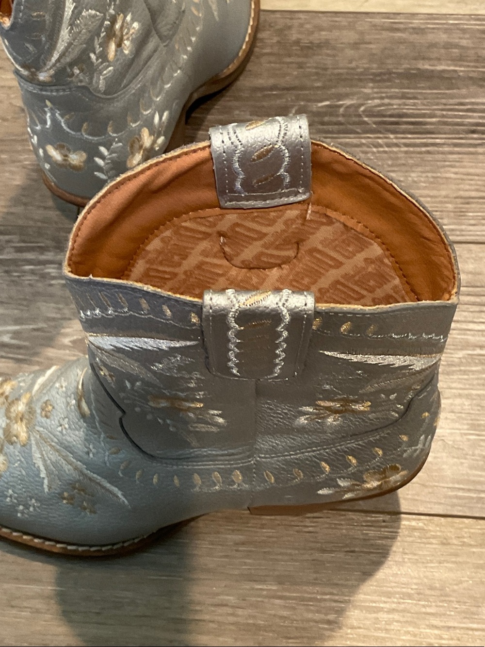 Dingo Women's Silver Gray Floral Embroidered Western Booties (NWOT) - Picture 7 of 8